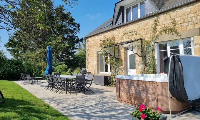 Huisnes-sur-Mer Cottage | Au Mont Chez Vous #Jacuzzi and Mont-St-Michel View#
