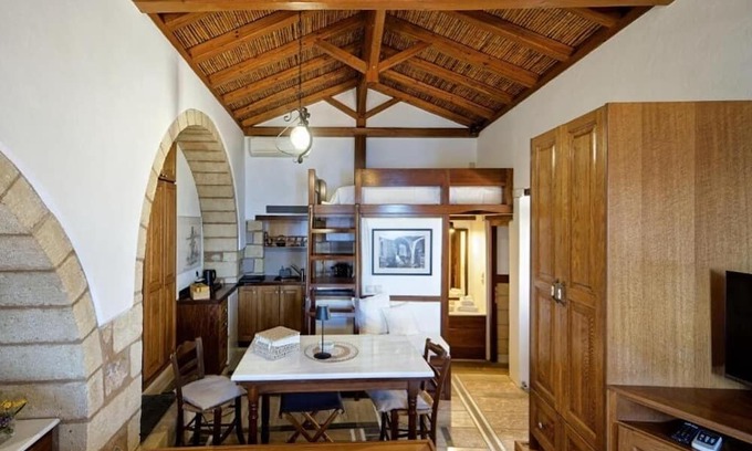 Monemvasia Apartment | Charming Stay with Stunning Views -PETRA– MonoLithos Inn