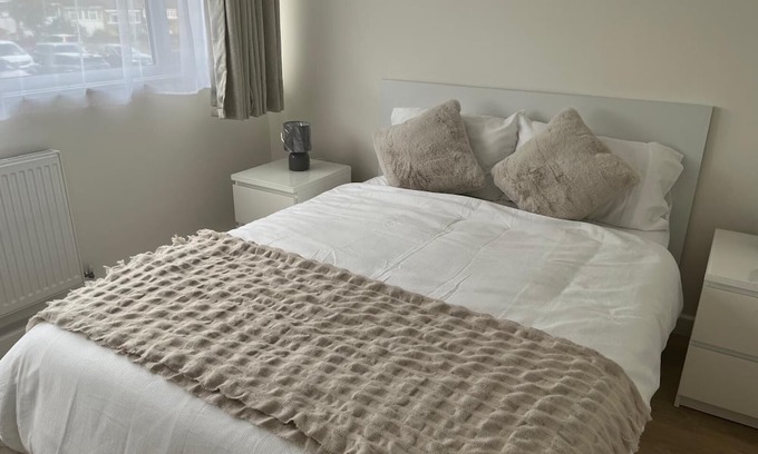 Selhurst House | Your perfect Croydon base- Newly renovated, Ultra convenient 2 bedroom house