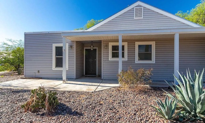 Tucson House | Relaxing Corner -Huge backyard - Hot Tub and Views