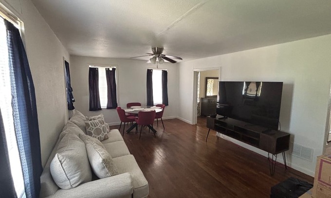 Olmos Park Terrace Apartment | Cozy apartment in Olmos Park
