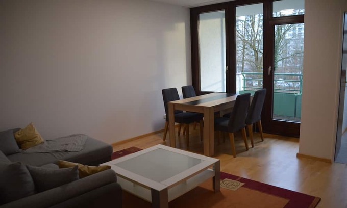 Neuhadern Apartment | Sunny quiet apartment with balcony - good transport connections - nice and quiet flat
