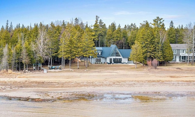 Baileys Harbor House | Moonlight Bay Retreat