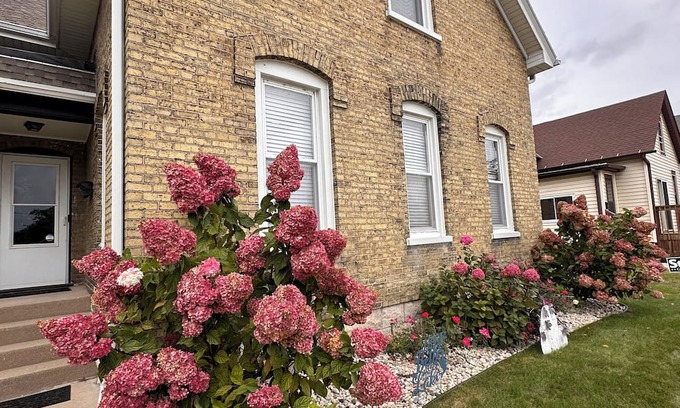 Racine House | Lake View Dreamscape – 1 Block from Lake, Dedicated Work Desk & Patio w/Fire Pit