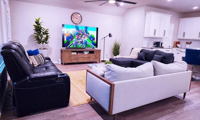 Oklahoma City House | 4-bedroom house in fantastic Oklahoma City with AC, fitness room, WiFi