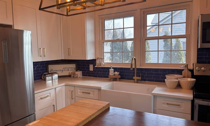 Leamington Cottage | Hidden Gem on the shores of Lake Erie! Only 5 Minutes from Point Pelee Park.