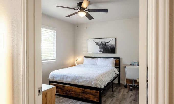 Franklin Park House | Spacious 1 Bd/1Br in Quiet Townhome near Downtown