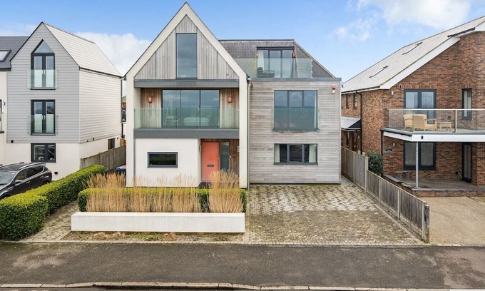 Tankerton House | Whitstable | 4 bd | Pool | Games Room | Cinema