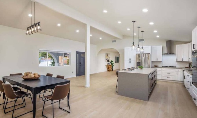 Poway House | San Diego Oasis, Pool, Yard & Sleeps 10!