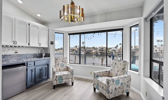 Discovery Bay House | 5 Star Rated Waterfront Oasis - Private boat dock