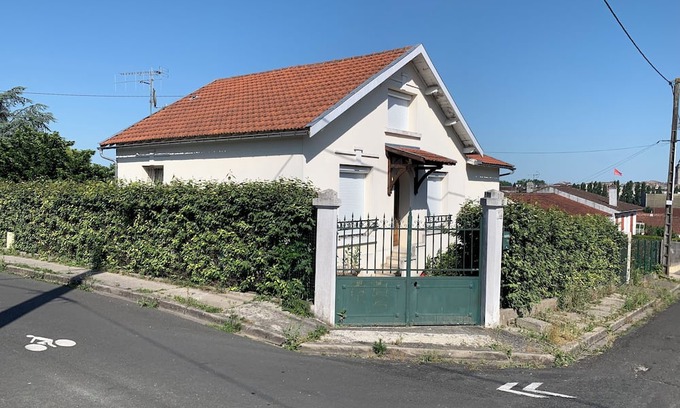 Cognac House | Cognac - Quiet residential area - 620 m2 wooded plot,