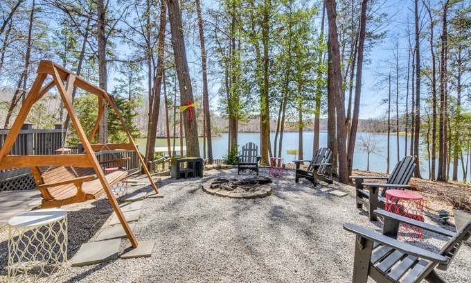 Westminster House | Lake Hartwell Haven w/Boat Dock in Westminster!
