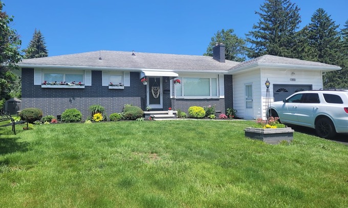 East Irondequoit House | Stella's Ranch: 3BR with game room, sunroom, and huge yard. Pet friendly!
