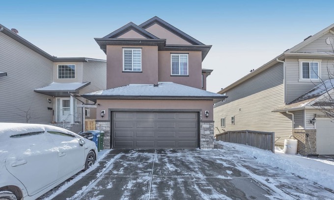Calgary House | Cozy house situated about 13 mins to the Airport, few minutes to many amenities.