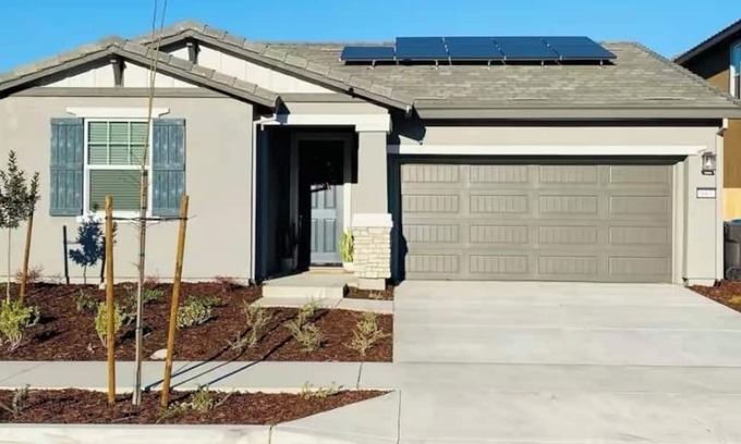 Lathrop House | Cute & Cozy House