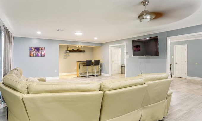 Read Boulevard East House | Fenced Backyard: Spacious New Orleans Home!