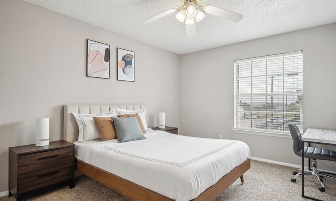 Bedford Apartment | 3001 Crystal Springs 922 I Spacious 1 Bed 1 Bath