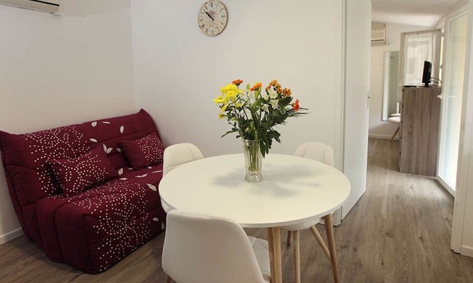 Dax Apartment | Wellness Escape in Dax – Charming Apartment with Patio and Access to the Thermal Baths