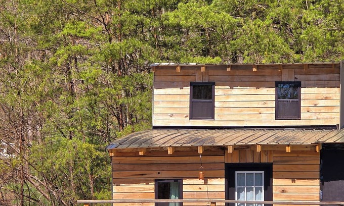 Hartford Cabin | Bigfoot Lodge, Off-Grid Cabin in Hartford, TN
