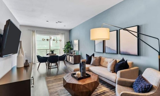 Uptown Condo | Stylish 1BR at Miro – Rooftop Pool and Fire Pit!