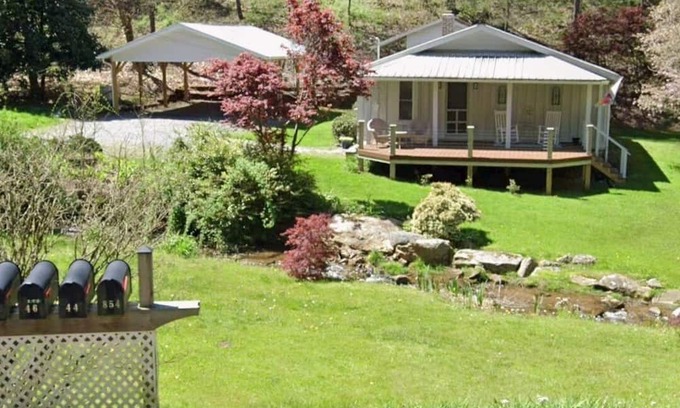 Ridgewood Estates Cabin | Relax and Recharge in a 1940's Creekside Cabin