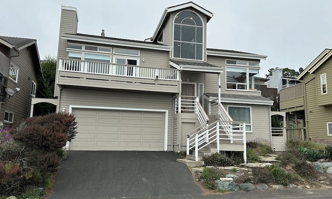 Marine Terrace House | Ocean Deck View! Spacious 5-bedroom with King Suites in Beach walk Cambria!