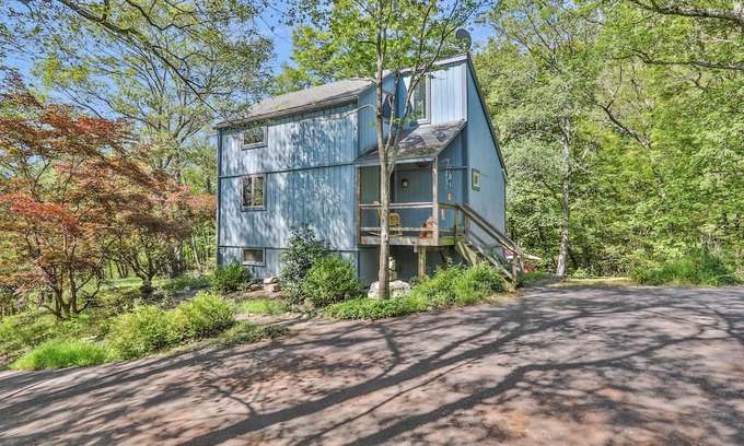 New Paltz House | 3-bedroom house bordering Mohonk preserve in New Paltz with WiFi, AC