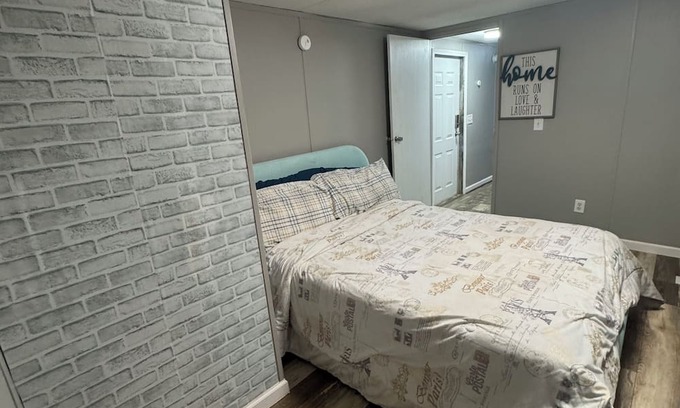 Henderson House | 3-bedroom house in peaceful Henderson with WiFi, AC near Kerr Lake