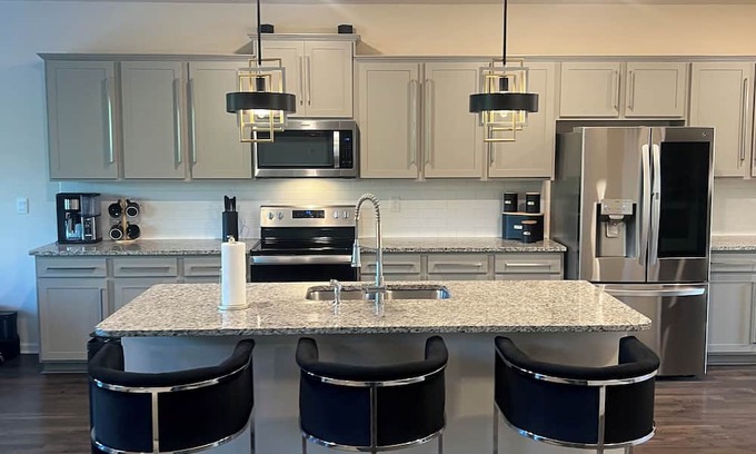 Evans House | Spacious 5-bedroom house with WiFi, AC in charming Grovetown