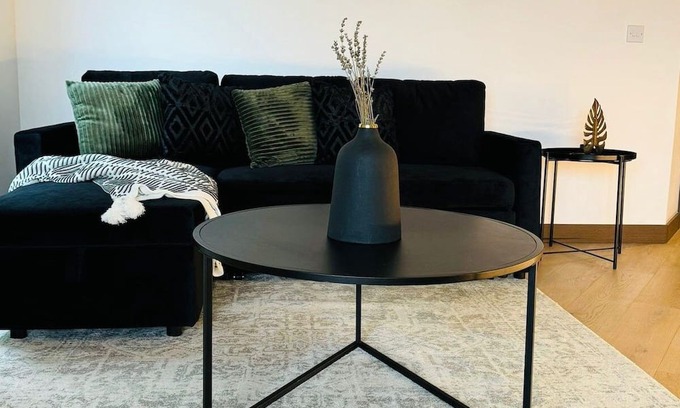 Maidstone Apartment | Stylish Maidstone Apt – Private Parking Included