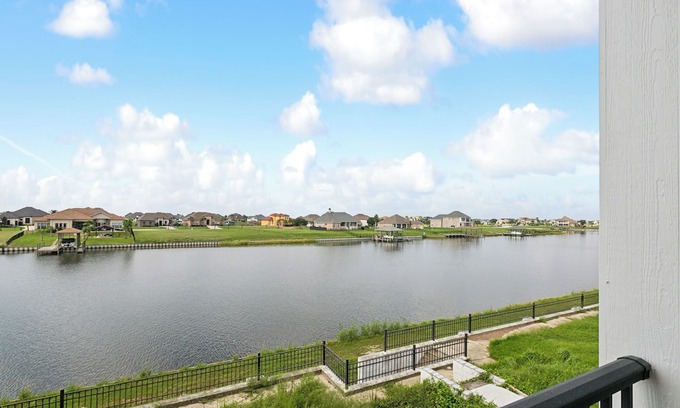 Slidell Apartment | Cozy Waterfront 2-bedroom apartment in serene Slidell