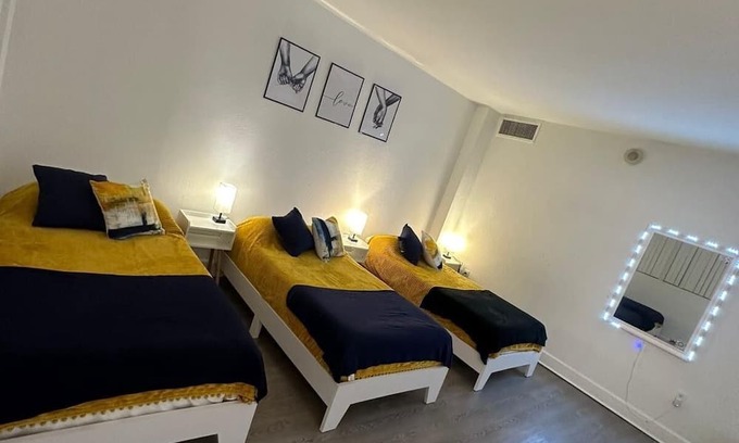 North Bay Village Apartment | 3-bedroom apartment in charming North Bay Village with WiFi, AC