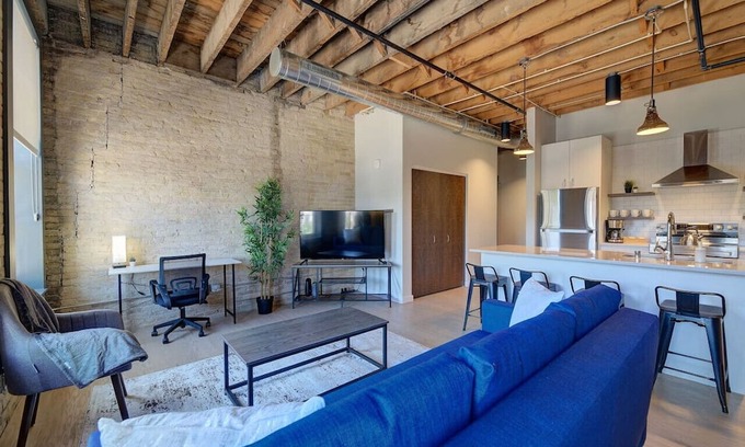 Fifth Ward Apartment | CW | 1 Bed | Walker's Point | Cream City | Luxury