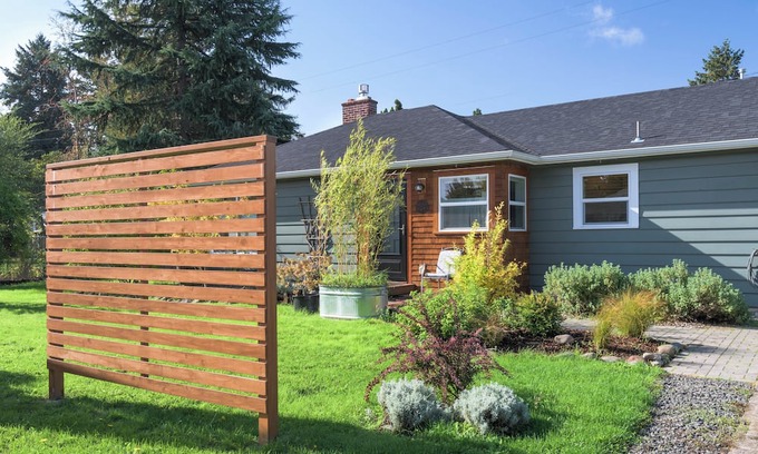 Eugene House | Cheerful 2 Bedroom, 2 Bath Home with Hot Tub