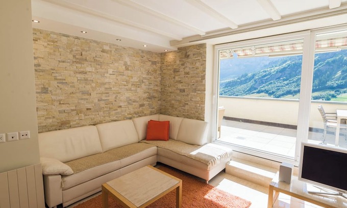 Leukerbad Apartment | The Cristal apartment house is situated in a quiet, sunny and central location