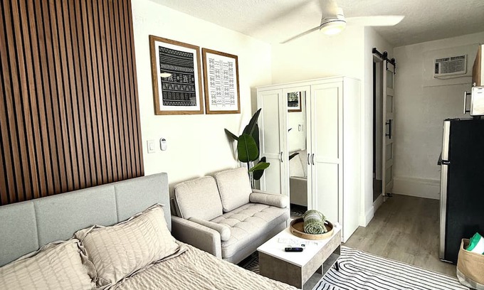 United Central Apartment | Tiny Studio Apartment Near St. Pete’s Vibrant Grand Central District