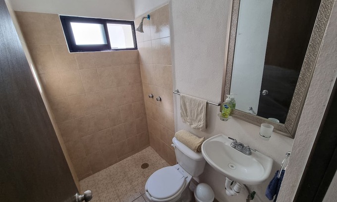 Queretaro Municipality House | Spacious House With Pool and Parking, Wi-Fi - Up to 14 Guests
