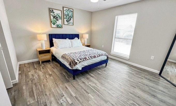 Addison Apartment | 2104 · Cozy Addison Apt, Free Park Wi-Fi, Pool & Gym
