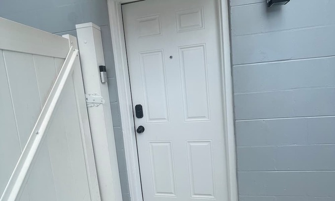 Bearss Plaza Apartment | Charming studio with AC, WiFi in wonderful Tampa