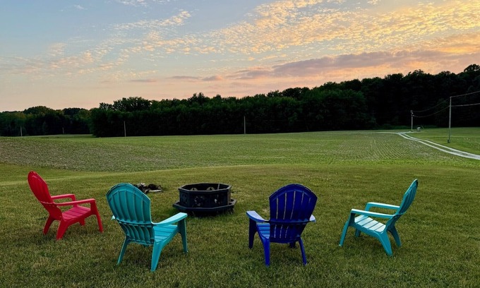 La Porte House | Charming 2-bedroom house in Harbor Country. 5 minutes from downtown Three Oaks