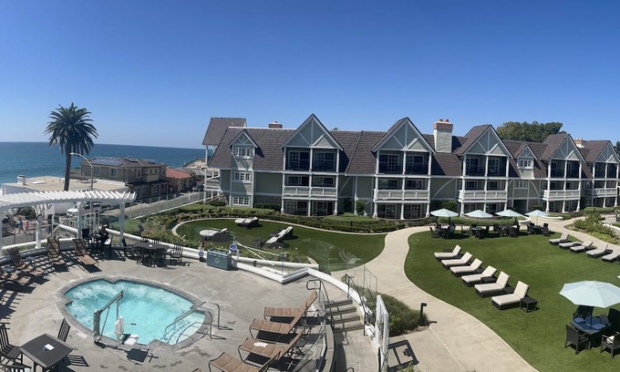 Carlsbad Village Resort | Charming resort in superb Carlsbad Village with ocean view - June 28 to July 5th