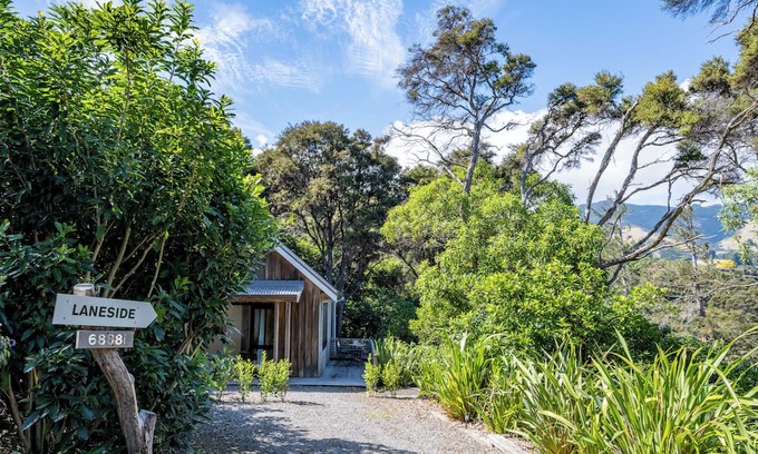Akaroa House | Laneside - Akaroa Holiday Cottage