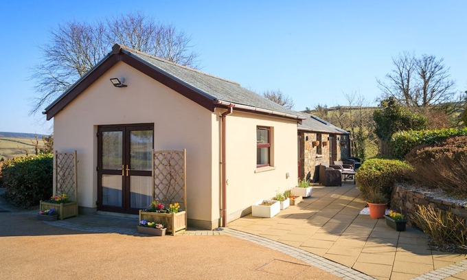 Foxdale Cottage | Kerrowdhoo Farmhouse - a holiday cottage that sleeps 3 guests in 2 bedrooms