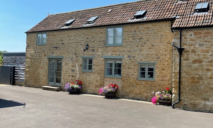 Hinton St. George House | RusticRetreat-4Guests-Fireplace-Parking-Garden