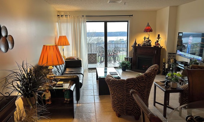 Shangri-La Estates Condo | Lake View!