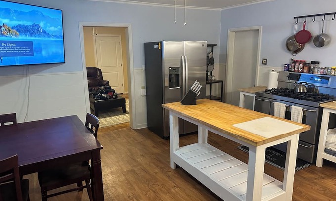 Bay City House | Haven house in delightful Bay City with WiFi