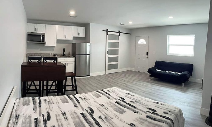 Bearss Plaza Apartment | Cozy studio in Tampa, private, close to Tampa Airport, Stadium and stores.