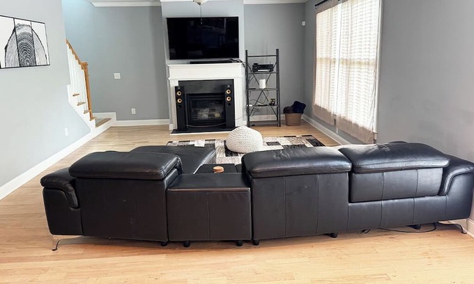 Westside House | Modern Midtown Home – Ideal for Long-Term Stays!