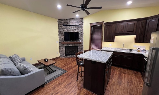 Sabetha House | Business Stay Made Easy - Remodeled Downtown Apt w/Workspace