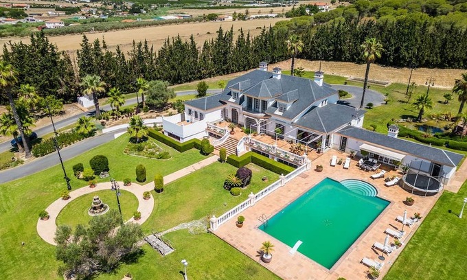 Aljaraque Villa | Exclusive villa in a quiet and private setting